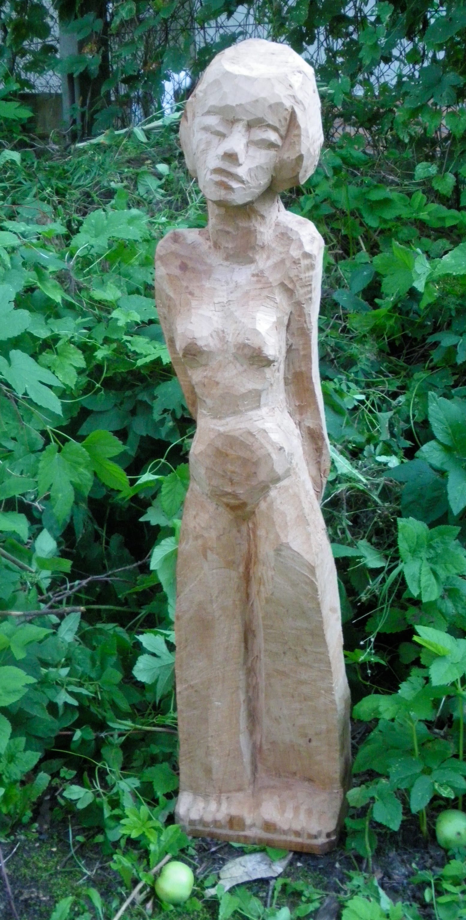 Junges Mädchen, Birnbaum